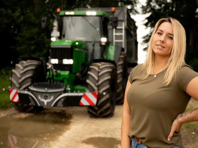 John Deere 7810 with TractorBumper