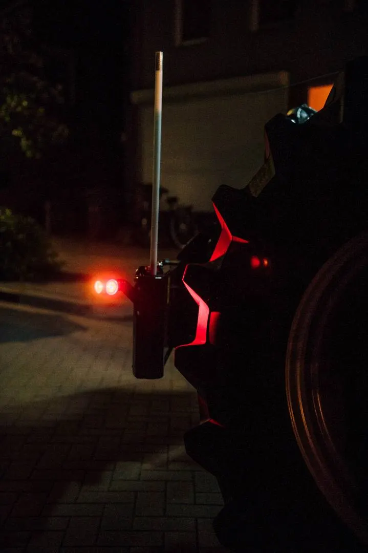 Width lighting tractor